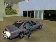 Tommy Vercetti damaging one of the jurors car.