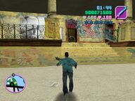 Tommy Vercetti about to enter one of the Sharks hangouts.