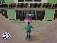 Tommy Vercetti about to enter Rafael's.