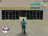 Tommy Vercetti about to enter the North Point Mall.
