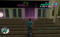 Tommy Vercetti about to enter the Malibu Club.