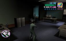 Tommy Vercetti killing a security guard.