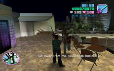 Tommy Vercetti being attacked by one of Gonzalez' men.