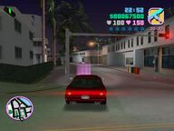 Tommy Vercetti arriving at the jewellery shop.
